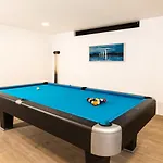 Red Oak Tree Villa